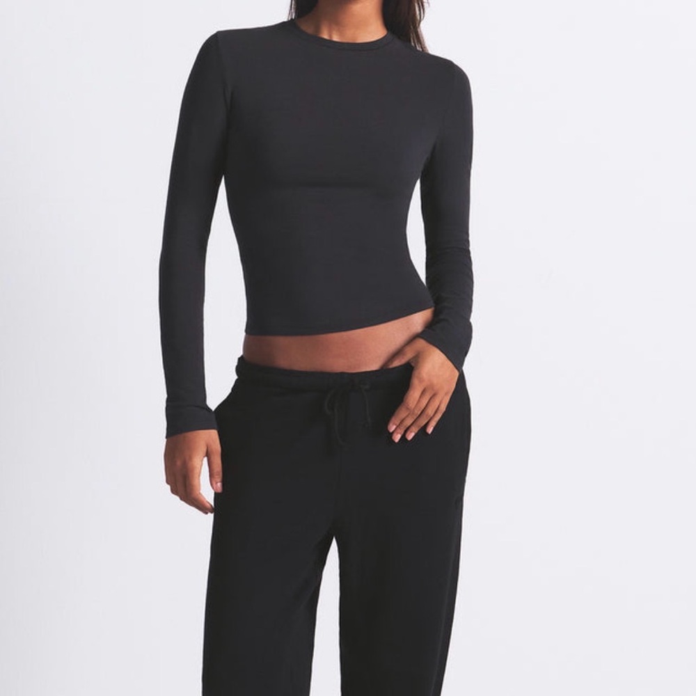 SKIMS Cotton Jersey Black Long-Sleeve Crewneck Crop Top
